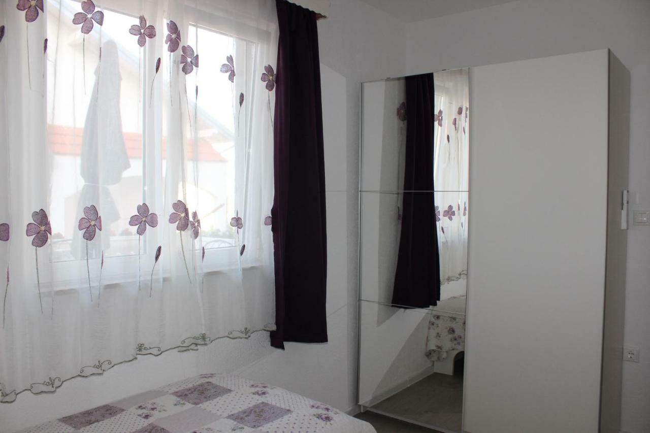 Apartment Lucky With Jacuzzi Trogir Kültér fotó