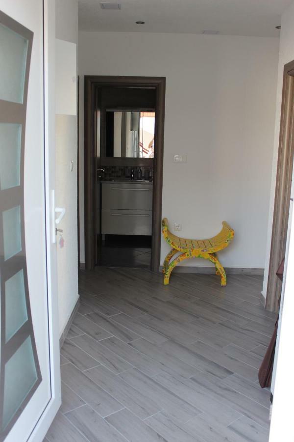 Apartment Lucky With Jacuzzi Trogir Kültér fotó