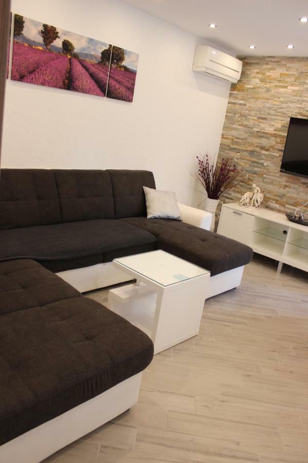 Apartment Lucky With Jacuzzi Trogir Kültér fotó